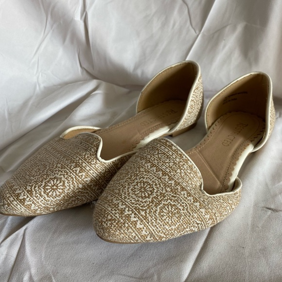 Boho Slip On Beige/White Tribal Print Flats - US 7 - Picture 1 of 3